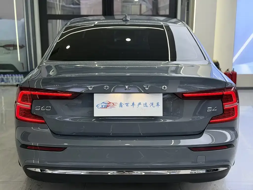 Volvo S60 2023 из CN, фото 4