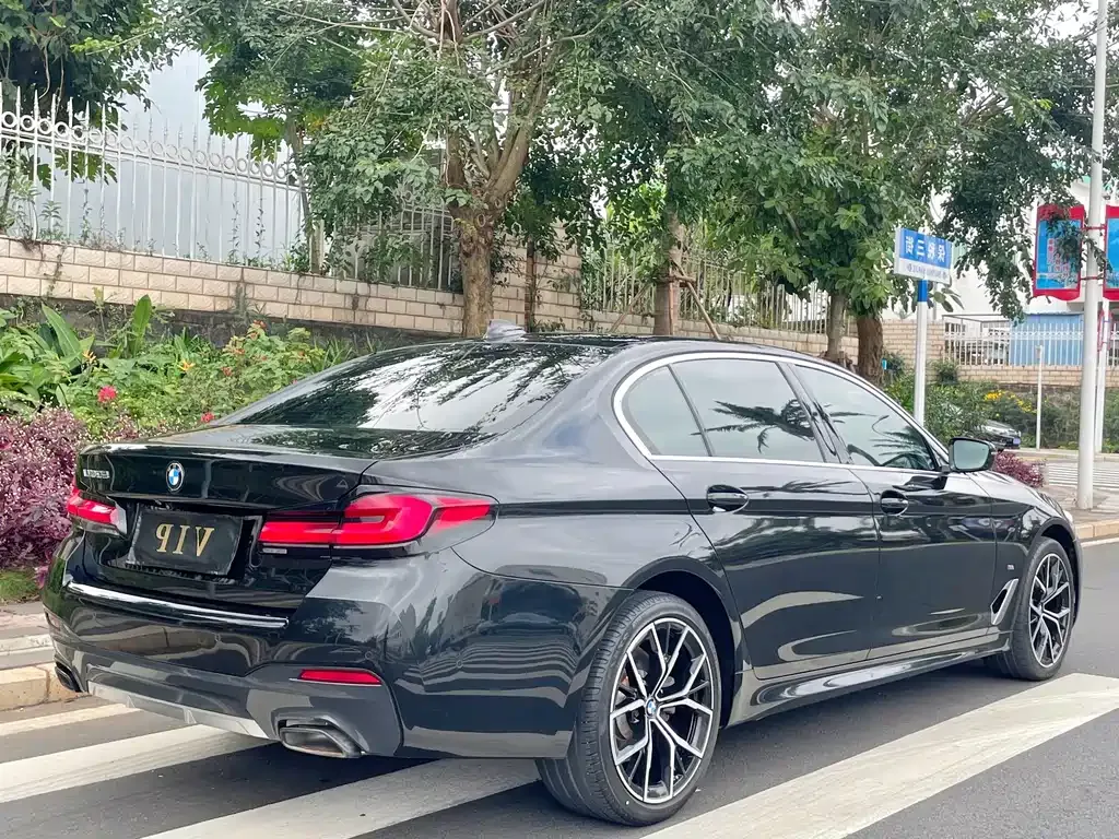 BMW 5 Series — фото 10