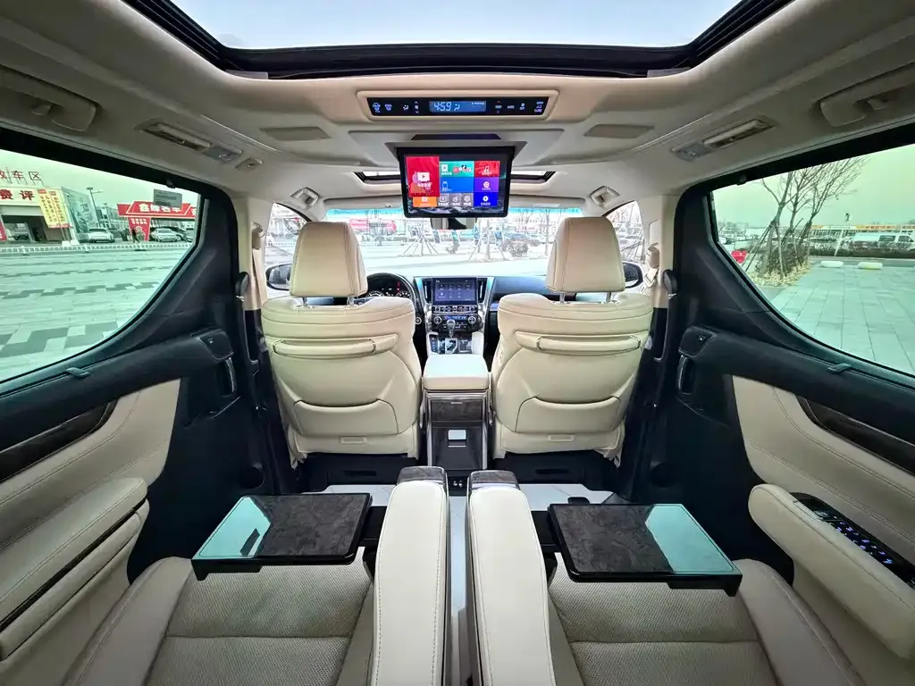 Toyota Alphard 2023 из CN, фото 9
