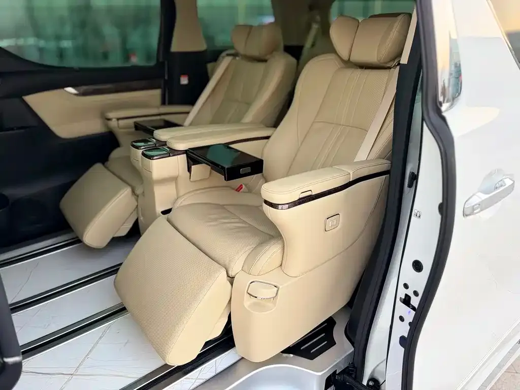 Toyota Alphard 2023 из CN, фото 4