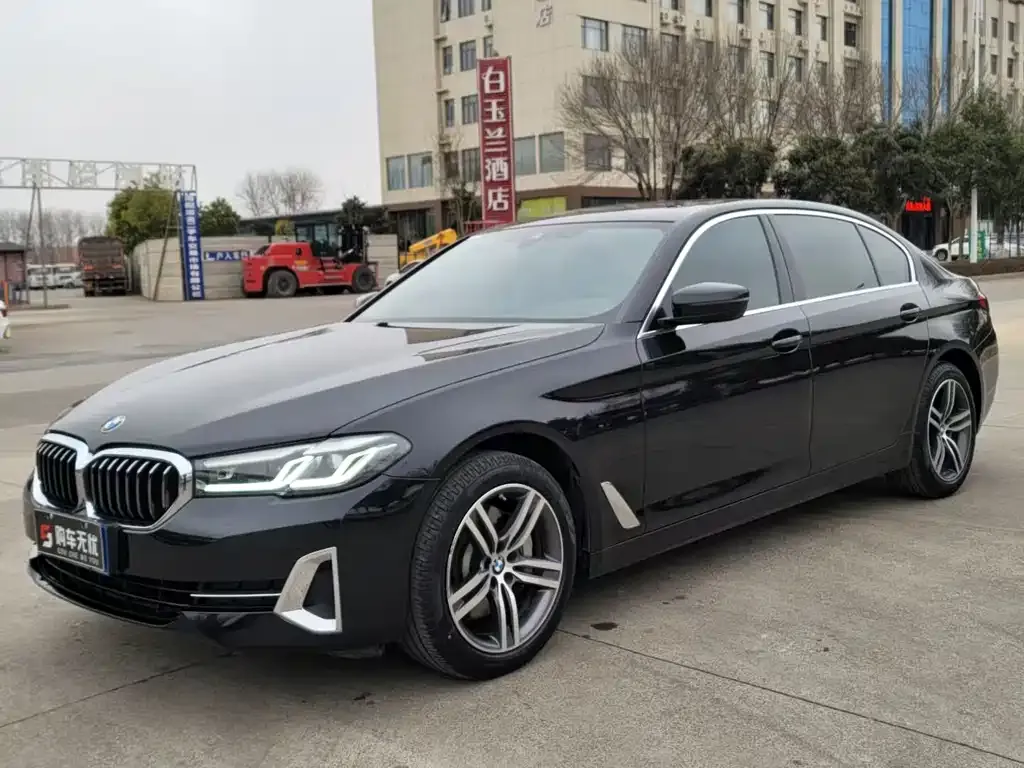 BMW 5 Series — фото 1