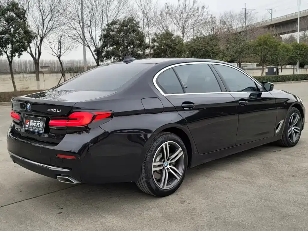 BMW 5 Series — фото 6