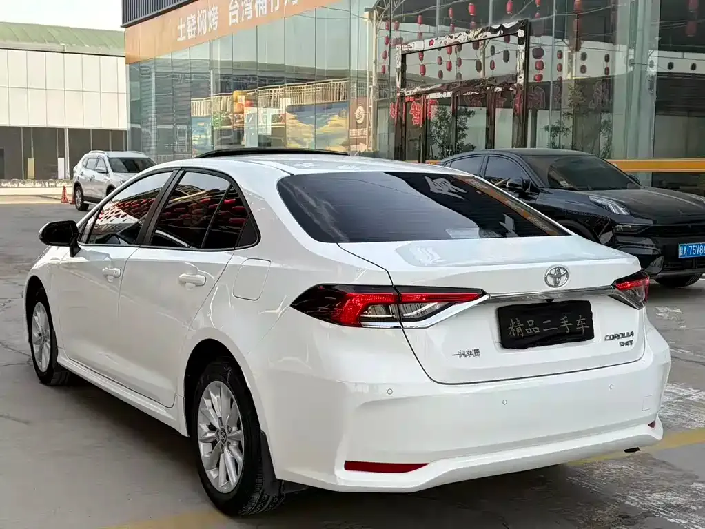 Toyota Corolla — фото 4