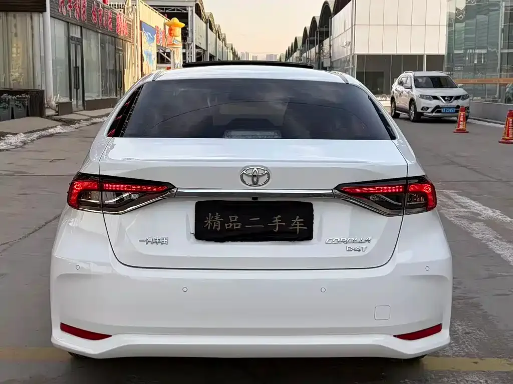 Toyota Corolla — фото 5