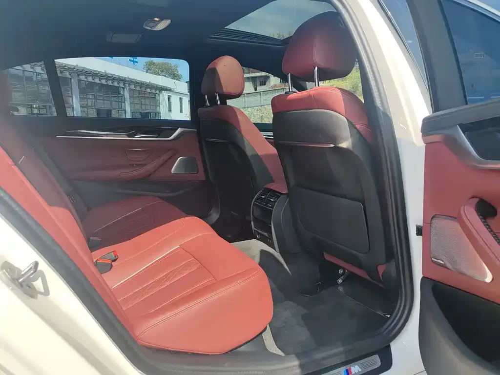 BMW 5 Series 2023 из CN, фото 2
