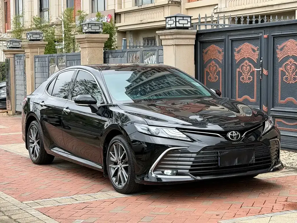 Toyota Camry — фото 3