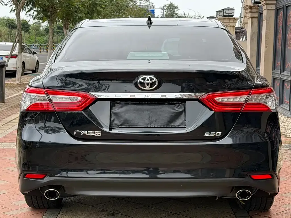 Toyota Camry — фото 5