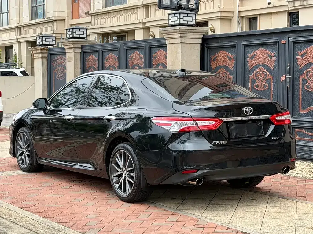Toyota Camry — фото 8