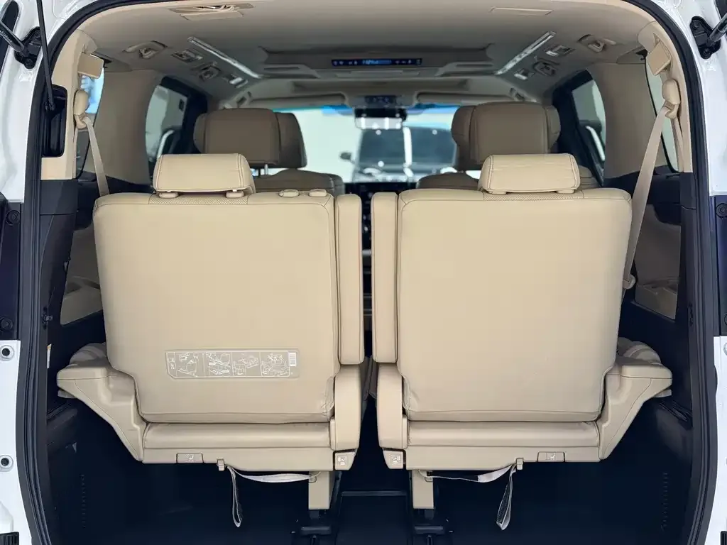Toyota Alphard 2023 из CN, фото 9