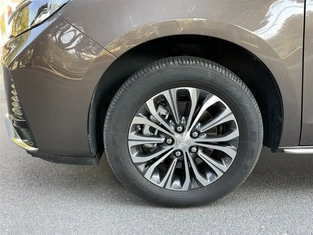 Buick GL8 2023 из CN, фото 3