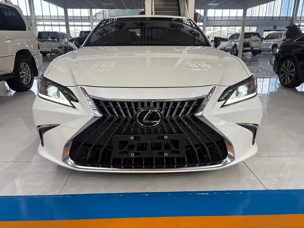 Lexus ES 2023 из CN, фото 1