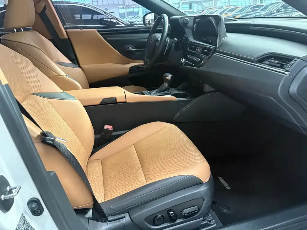 Lexus ES 2023 из CN, фото 3