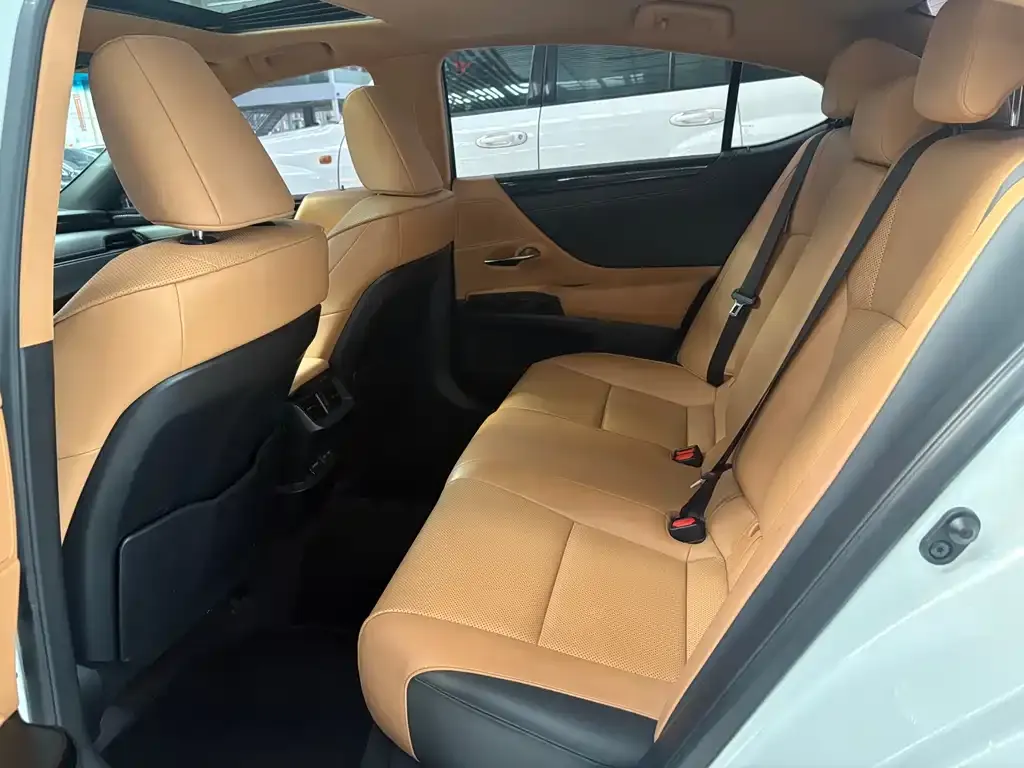 Lexus ES 2023 из CN, фото 5