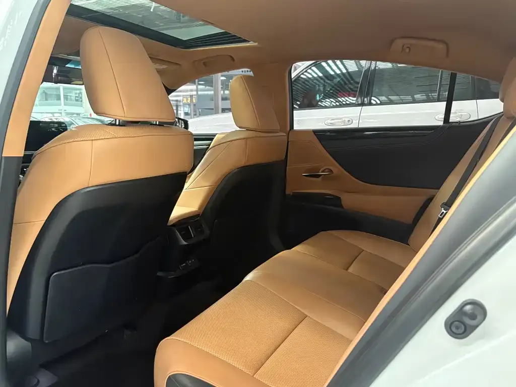Lexus ES 2023 из CN, фото 8