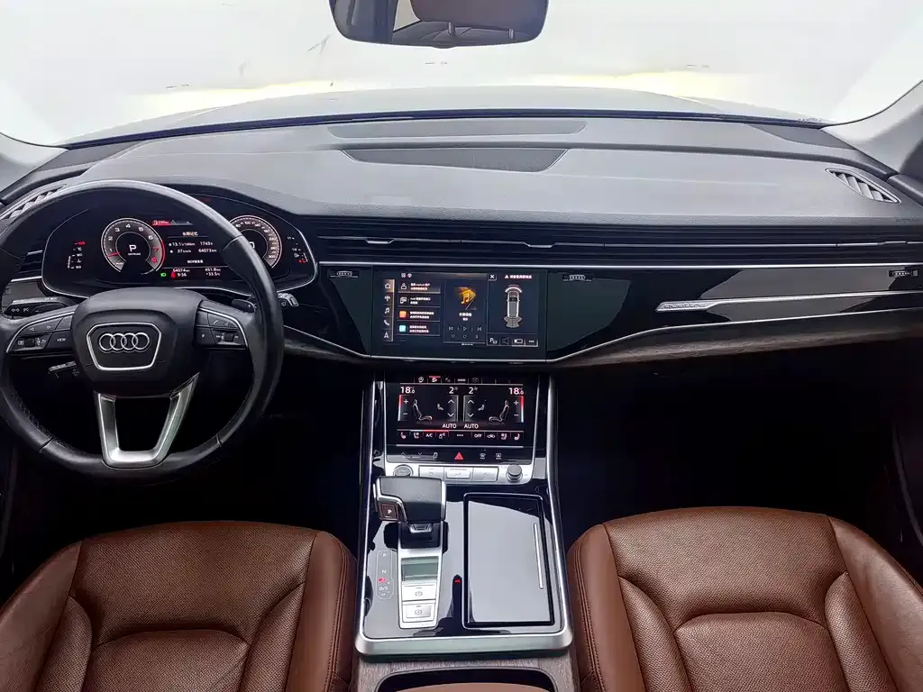 Audi Q7 — фото 10