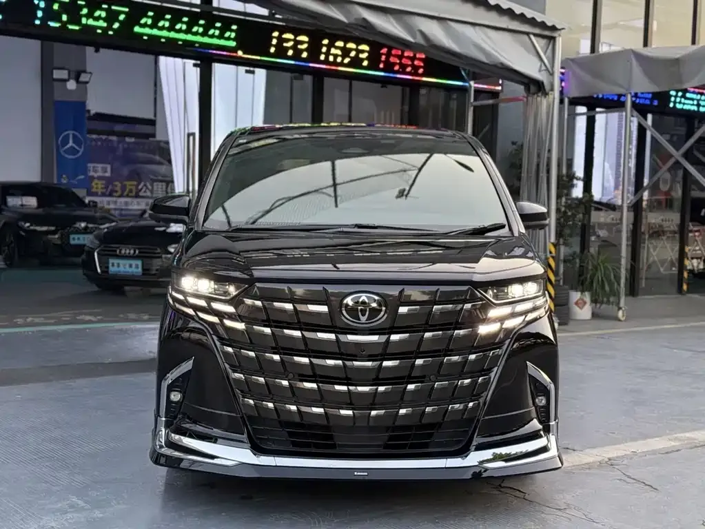 Toyota Alphard — фото 6