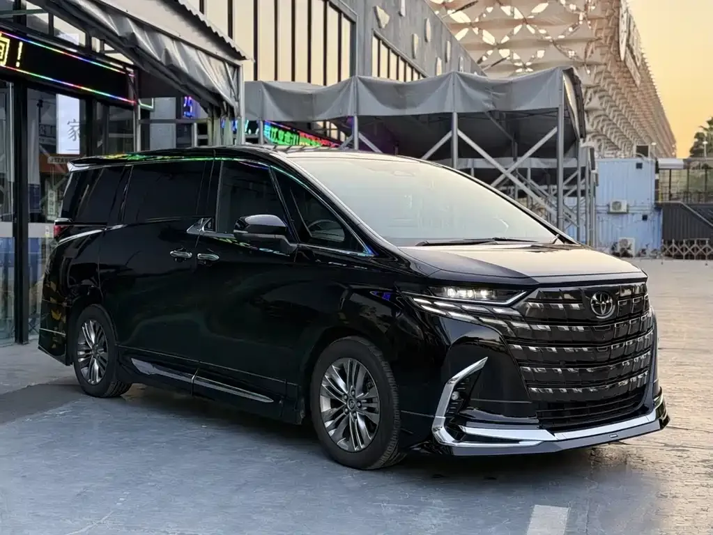 Toyota Alphard — фото 4