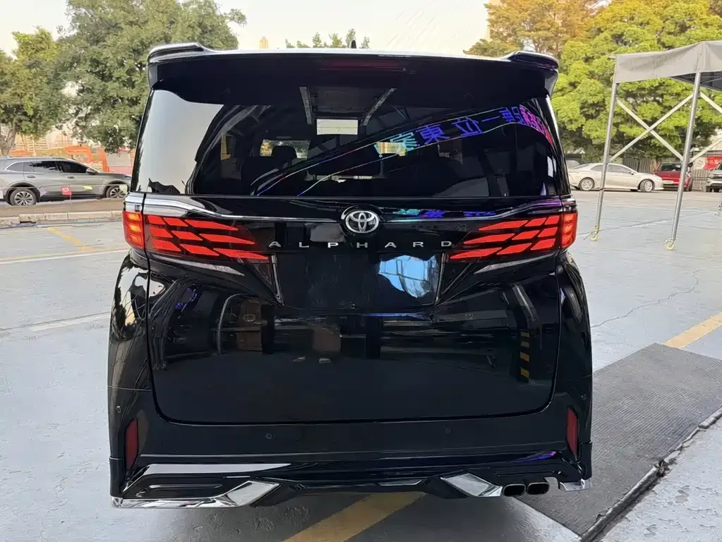 Toyota Alphard — фото 7