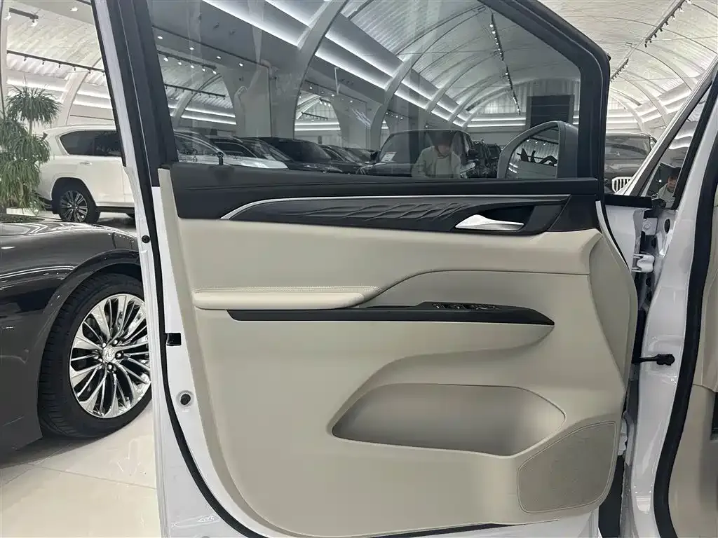 Buick GL8 2024 из CN, фото 6