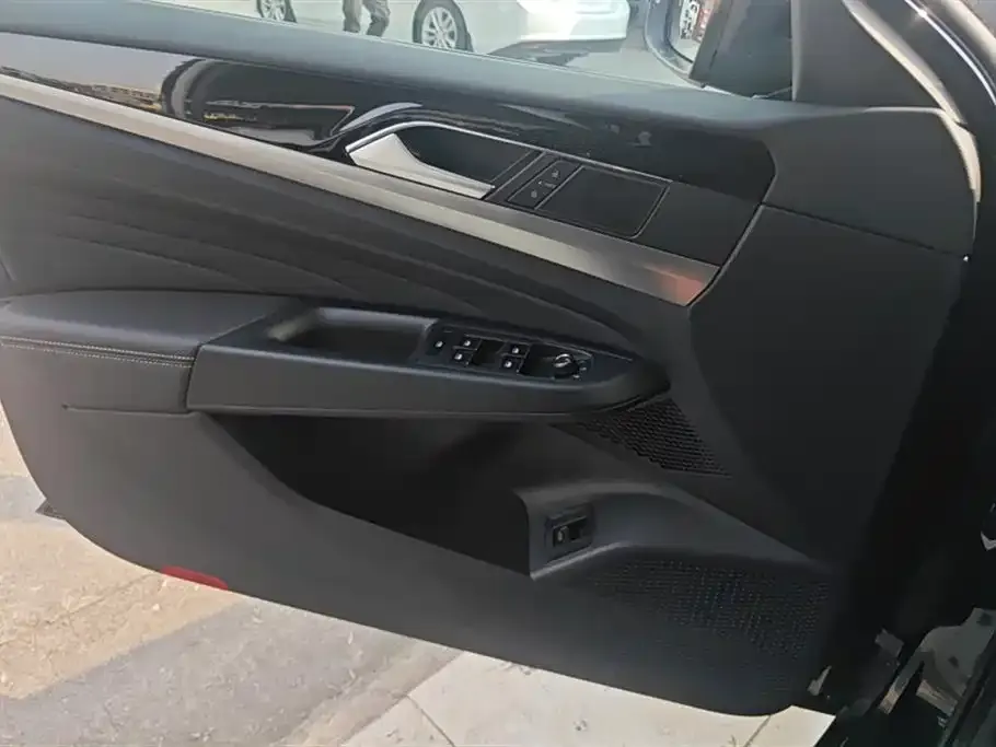 Volkswagen Passat 2023 из CN, фото 8