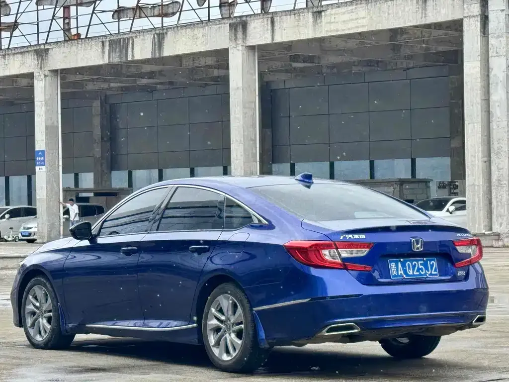 Honda Accord — фото 6