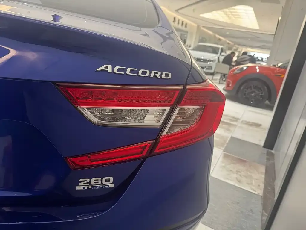 Honda Accord — фото 7