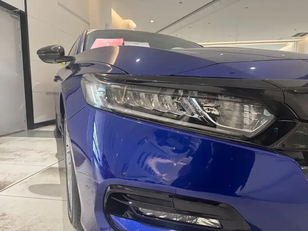 Honda Accord — фото 8