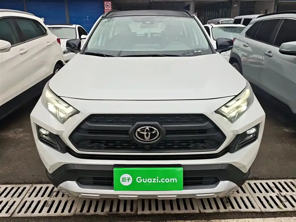 Toyota RAV4 2024 из CN, фото 3