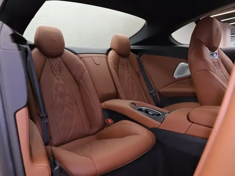 Maserati GranTurismo — фото 8