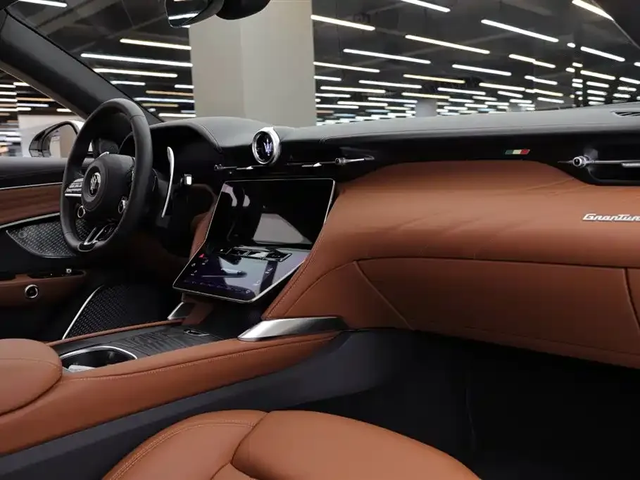 Maserati GranTurismo — фото 10