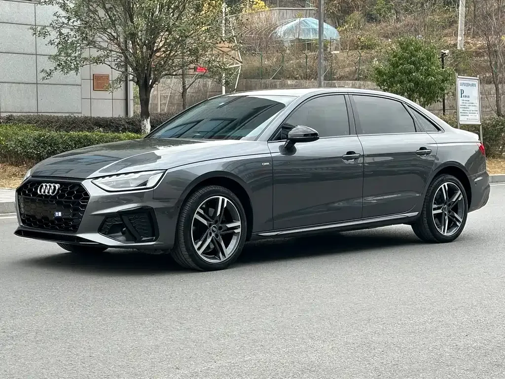 Audi A4L 2023 из CN, фото 1