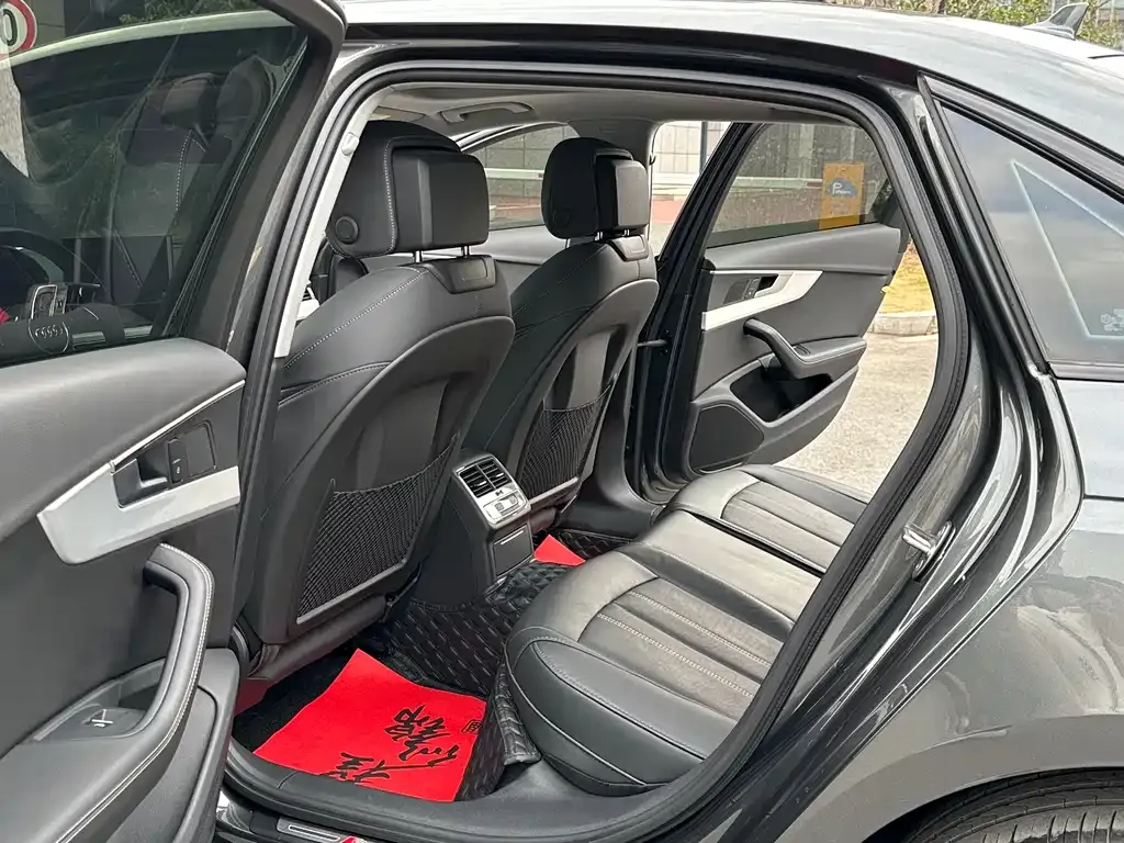 Audi A4L 2023 из CN, фото 4