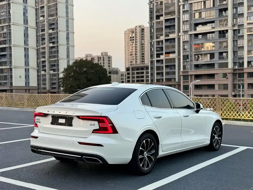 Volvo S60 — фото 4