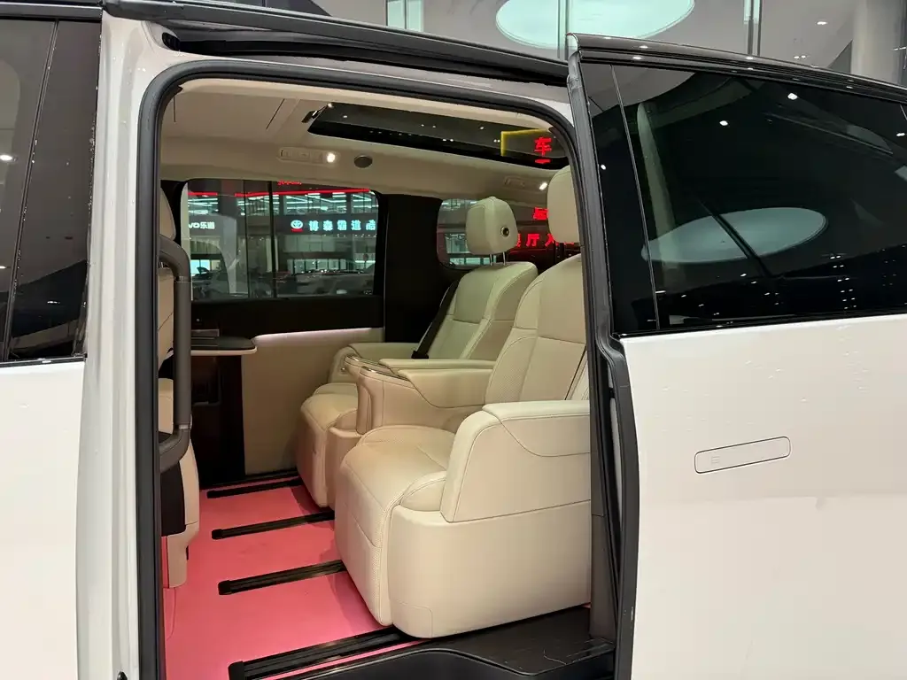 Li Auto MEGA — фото 6