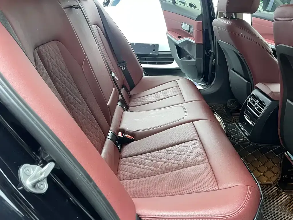 BMW 3 Series 2022 из CN, фото 9