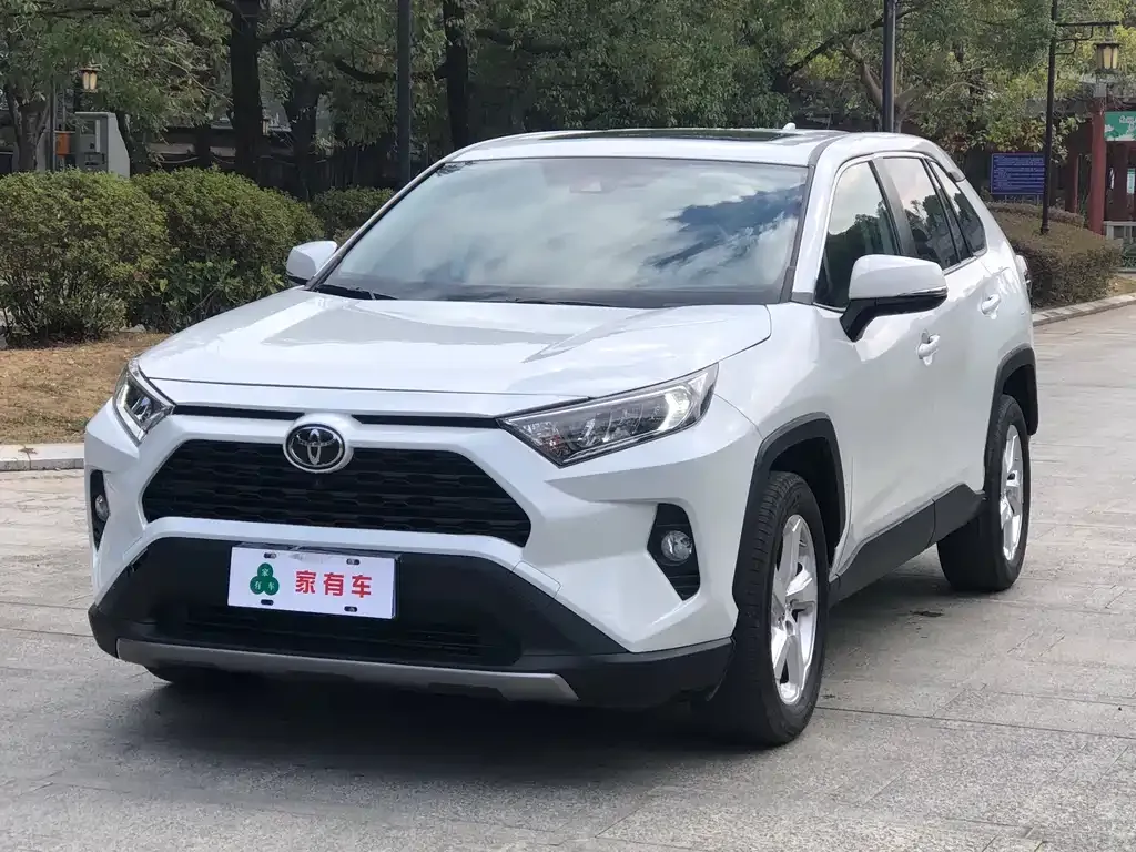 Toyota RAV4 2022 из CN, фото 1