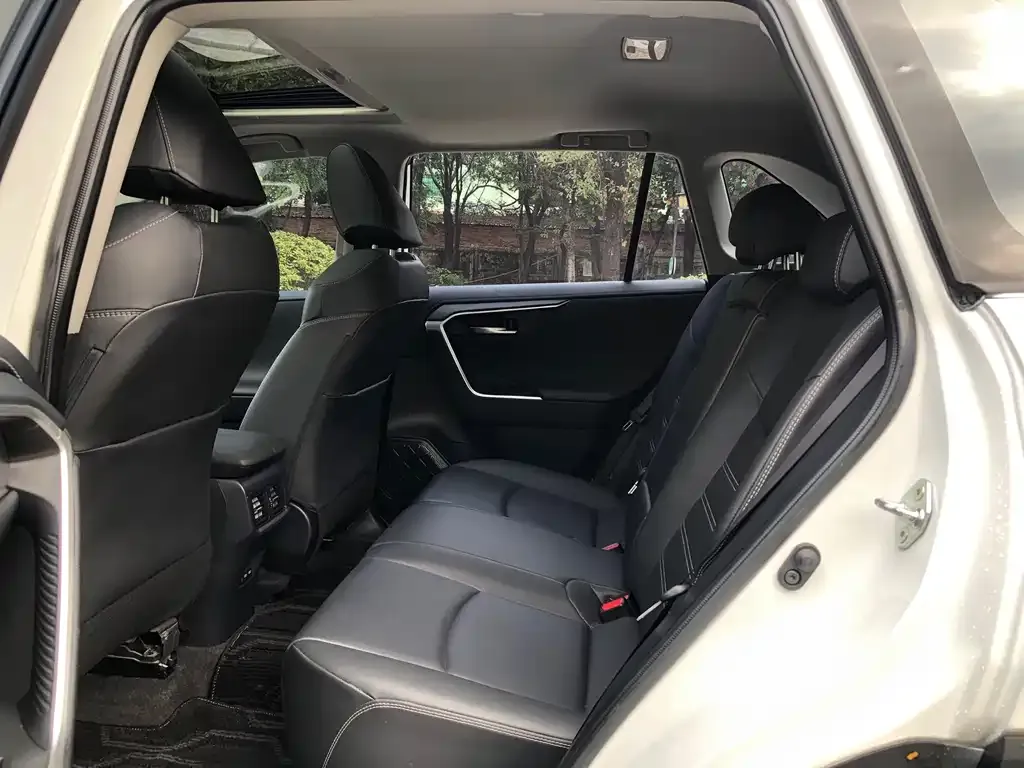 Toyota RAV4 2022 из CN, фото 2