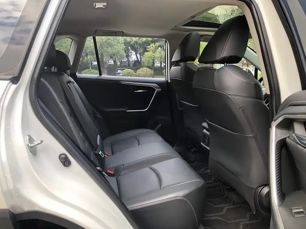 Toyota RAV4 2022 из CN, фото 8