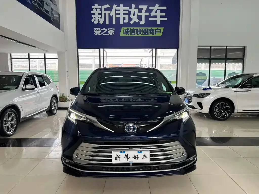 Toyota Sienna 2022 из CN, фото 2