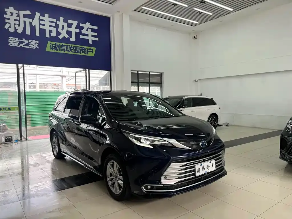 Toyota Sienna 2022 из CN, фото 3