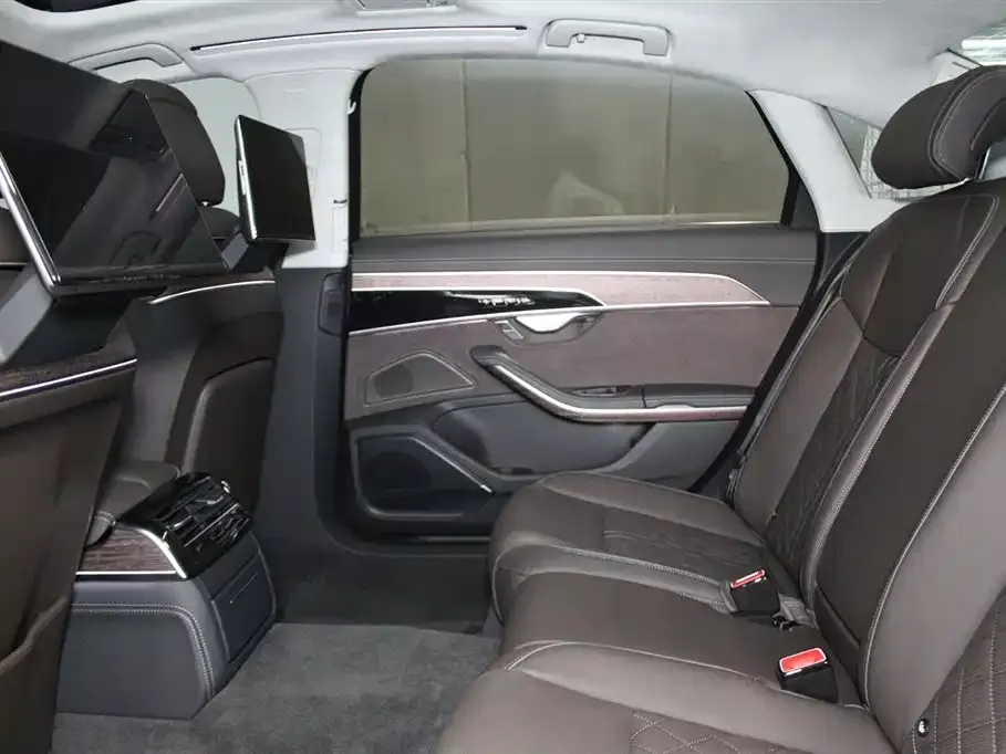 Audi A8 2024 из CN, фото 3