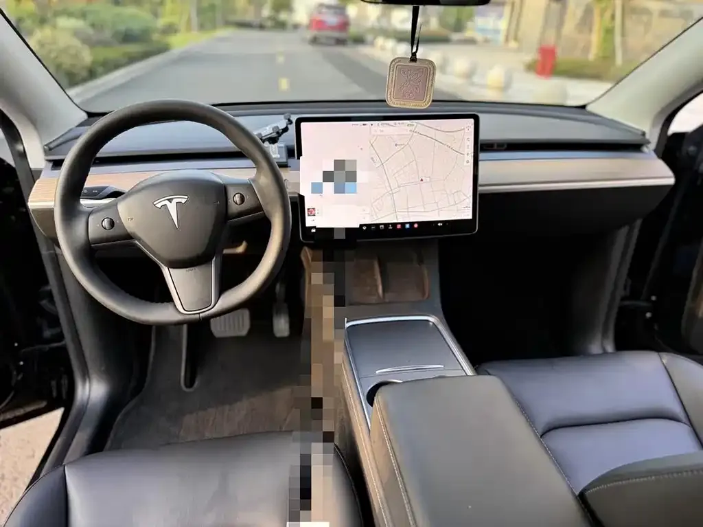 Tesla Model Y — фото 2