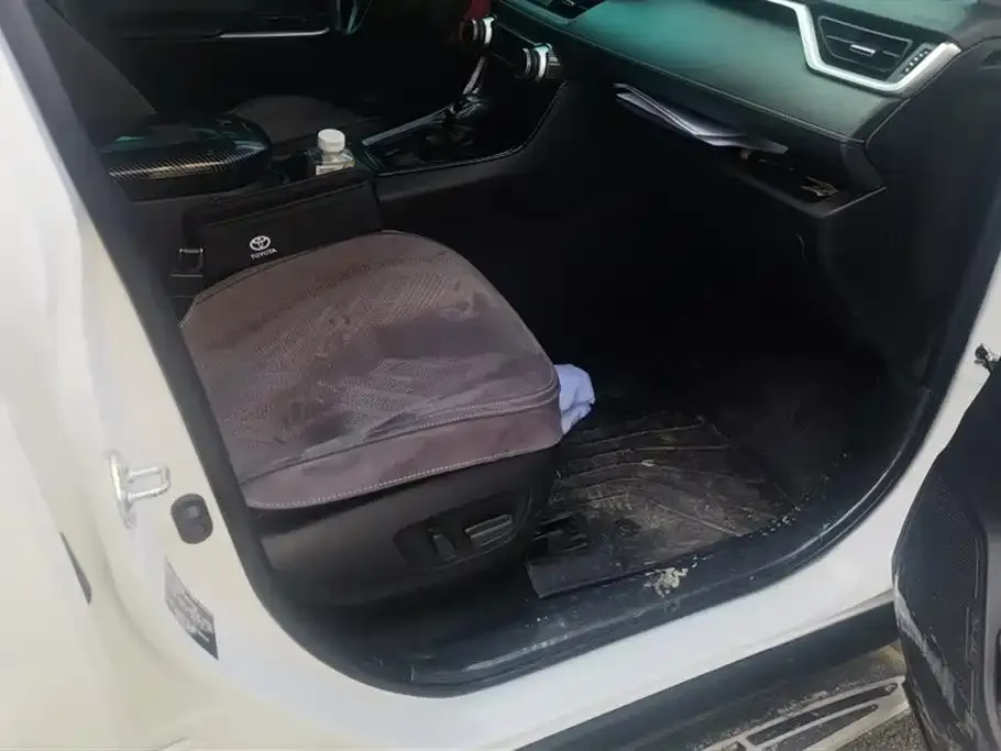 Toyota RAV4 2024 из CN, фото 4