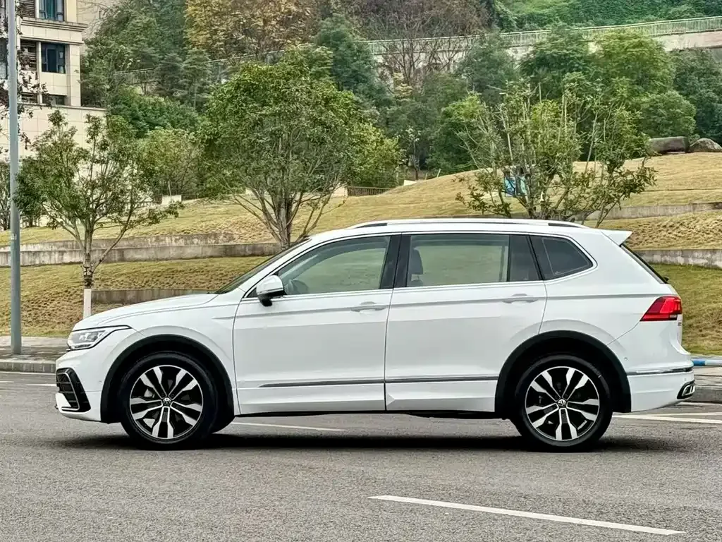 Volkswagen Tiguan L 2024 из CN, фото 6