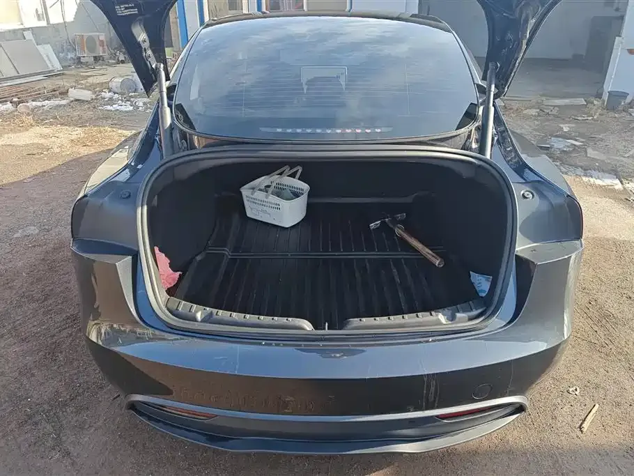Tesla Model 3 — фото 4