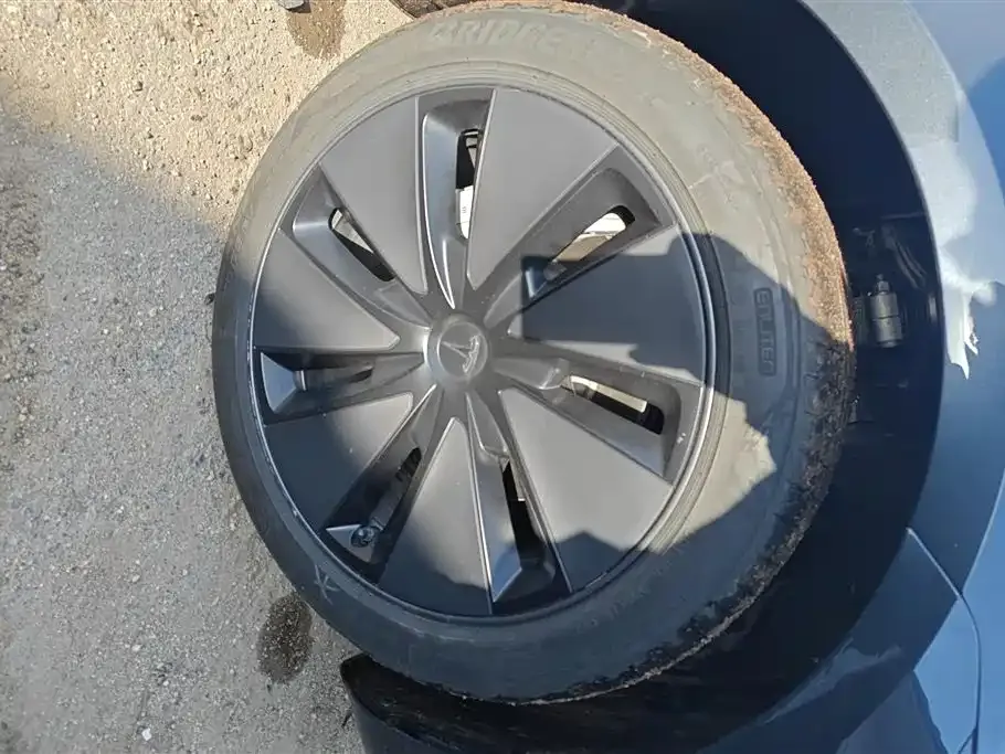 Tesla Model 3 — фото 3