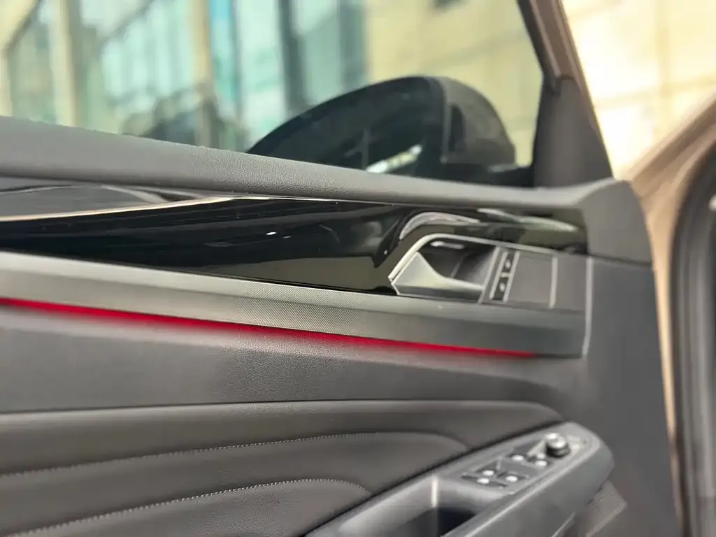 Volkswagen Passat 2021 из CN, фото 2