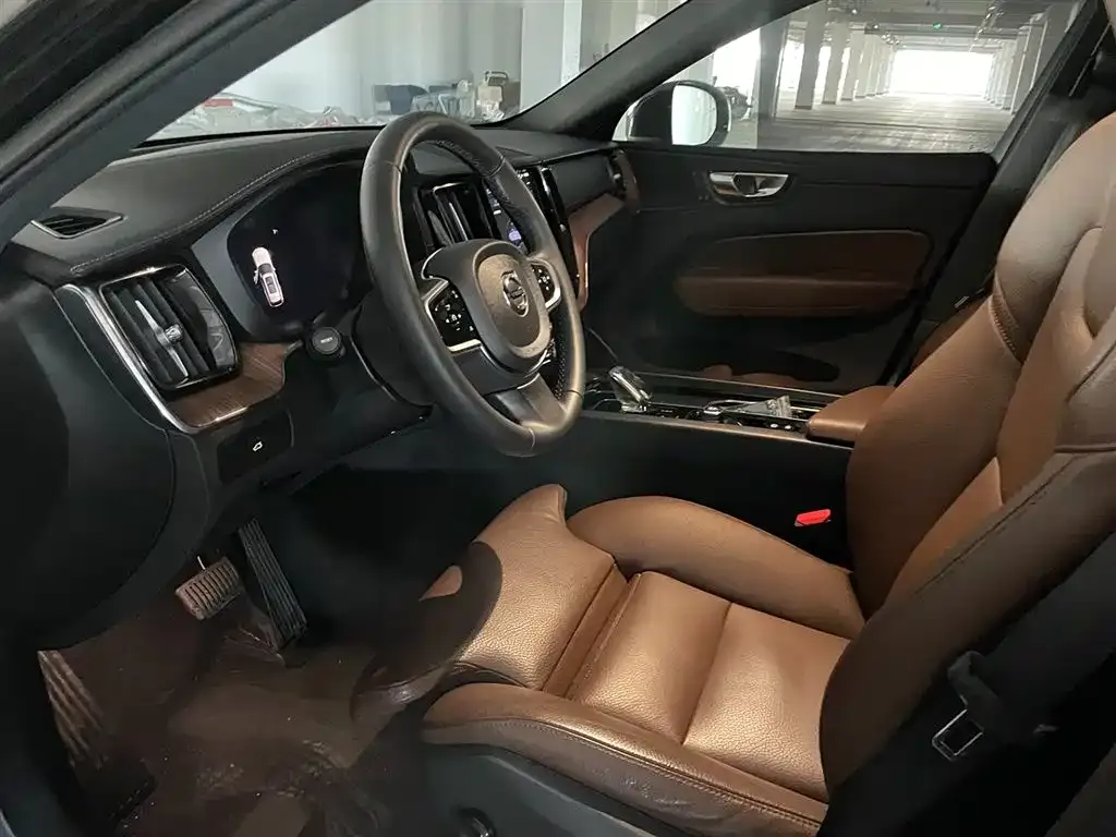 Volvo XC60 2024 из CN, фото 3