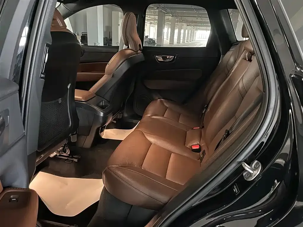 Volvo XC60 2024 из CN, фото 9