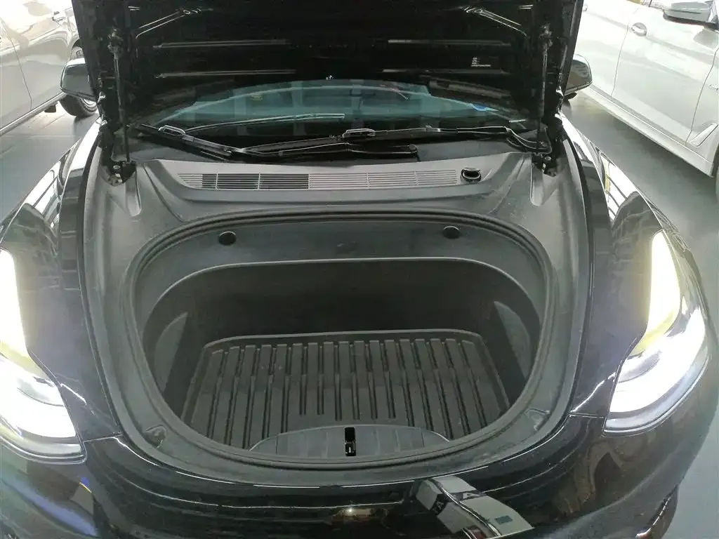 Tesla Model 3 — фото 10